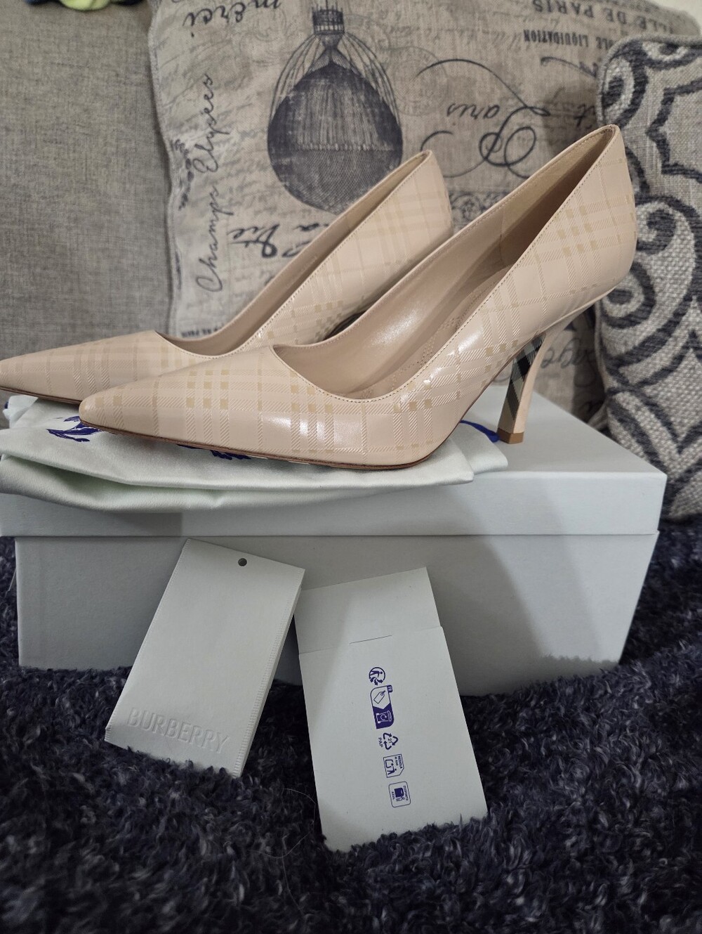 Burberry Dame Blush Nude Plaid Pointed-Toe Pumps